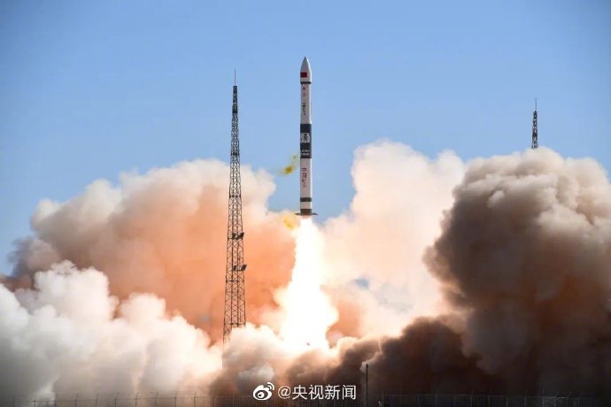 “武汉号”卫星在酒泉成功发射