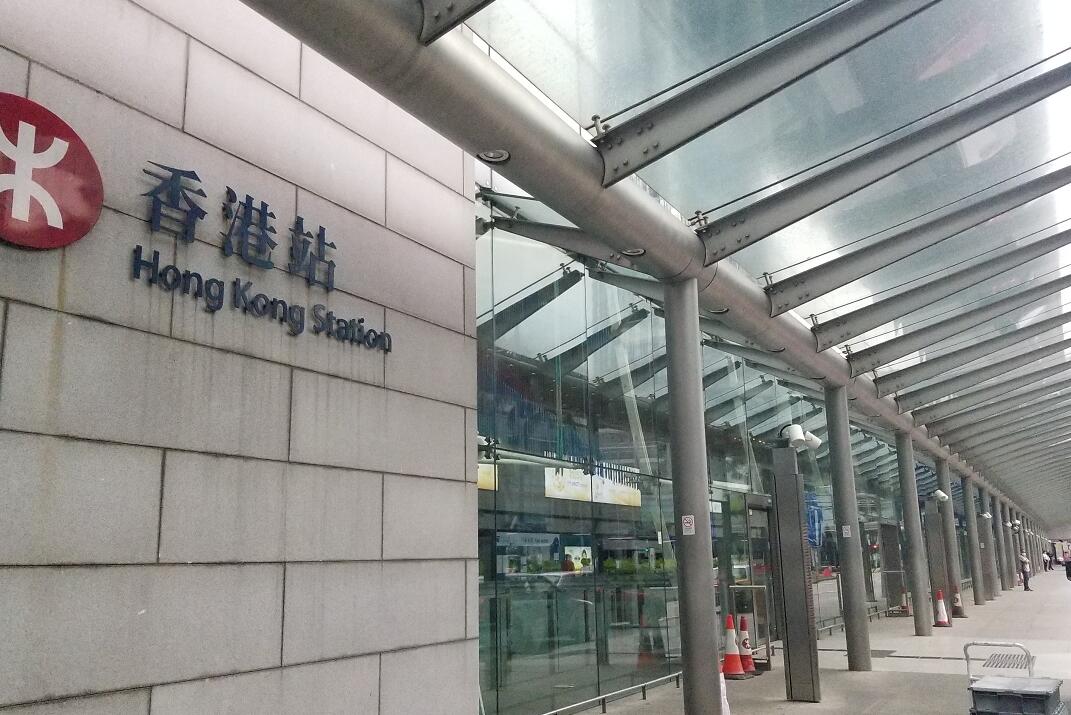 港鐵香港站工人墮下5米工作台死亡