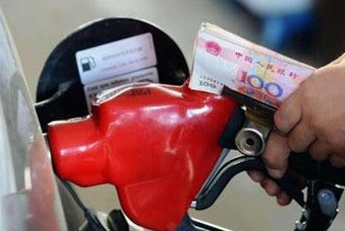 国内油价调整“四连停” 部分加油站进入3元时代