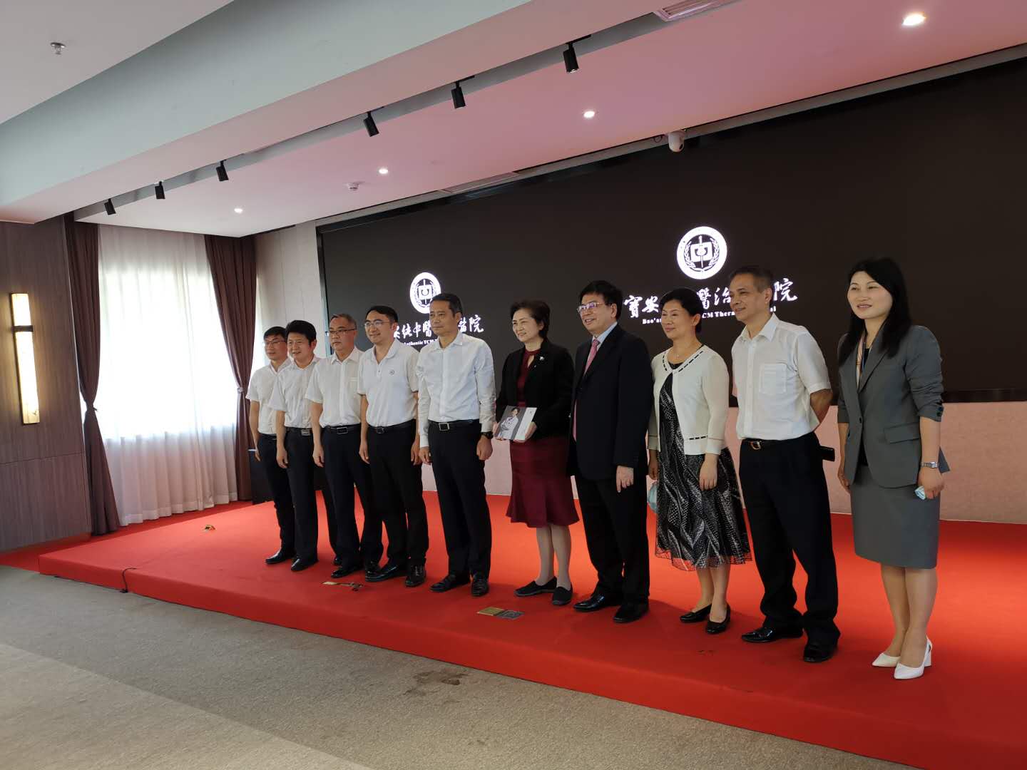 中国工程院院士李兰娟、刘良到深圳宝安考察公共卫生事业并洽谈合作办医事宜