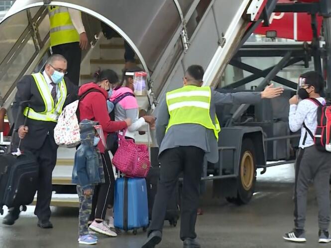 接載滯印度港人專機今晨抵港 249人送駿洋邨隔離