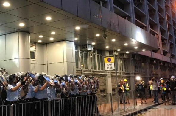 旺角警署外攜带5個汽油彈 男子判囚1年