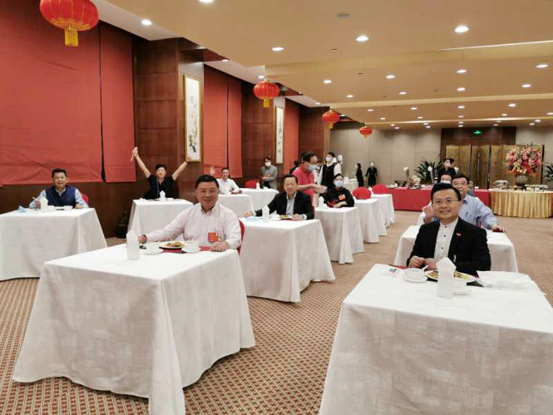 港區代表委員通過新冠病毒檢測抵京