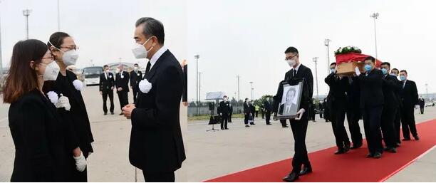 王毅赴机场接已故大使杜伟回家