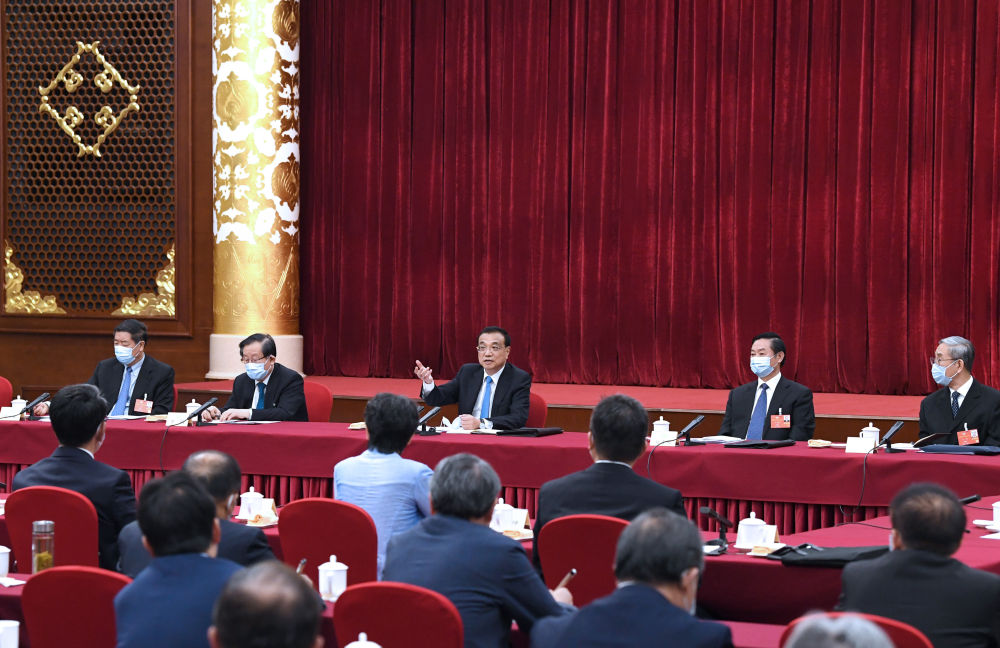 李克强栗战书汪洋王沪宁赵乐际韩正分别看望出席全国政协十三届三次会议委员并参加讨论