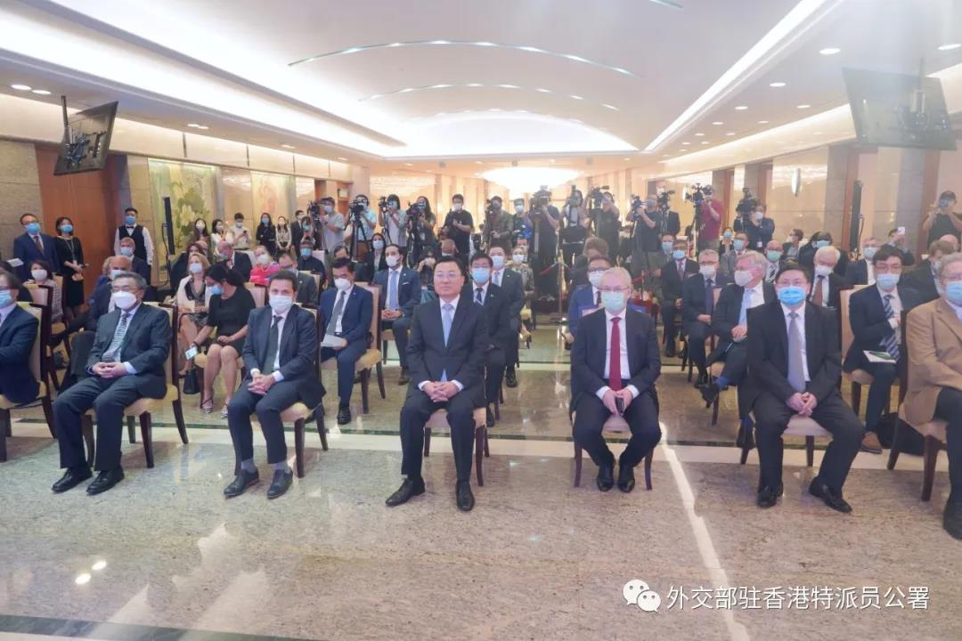 謝鋒就香港國安立法向外國駐港領團商會媒體舉行吹風會暨中外記者會答問實錄