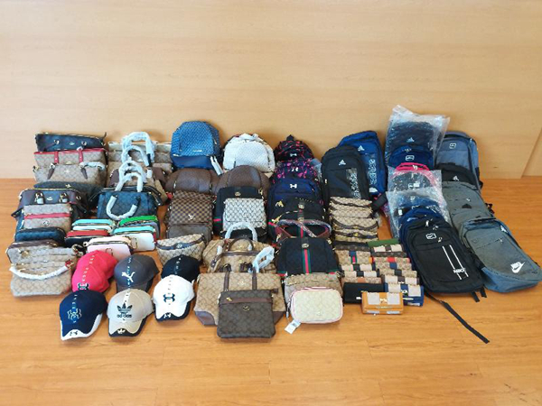 海關打击冒牌小販 檢值40萬侵權物