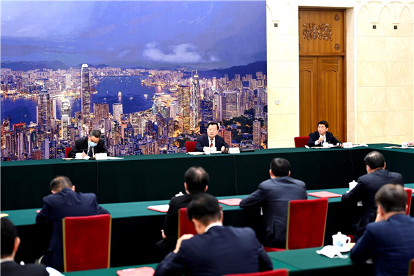 夏寶龍會見港區人大代表指出國安法令馬跑更快舞跳更好