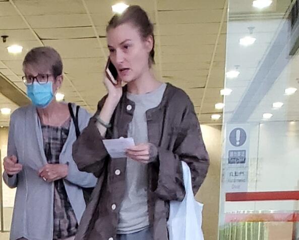 澳洲女子中環向警员掟磚判囚3个月