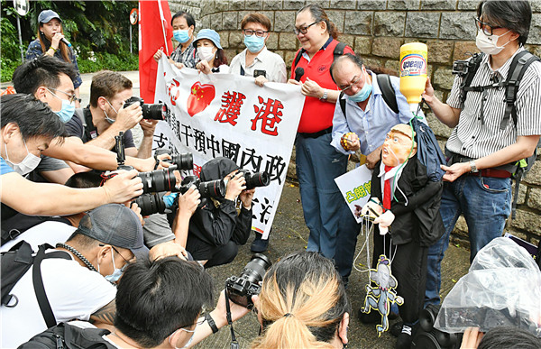 多個團體冒雨抗議美霸權