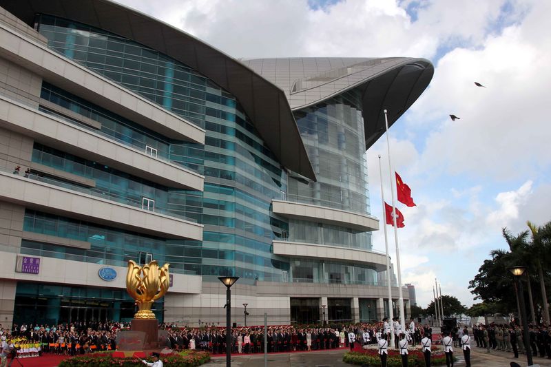 人民日报评论员：维护国家安全没有“双重标准”