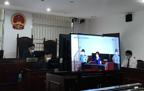 女子在上海火车站抢2岁女童 获刑一年半