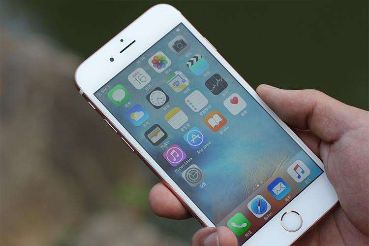 全球手機銷量一季度跌兩成