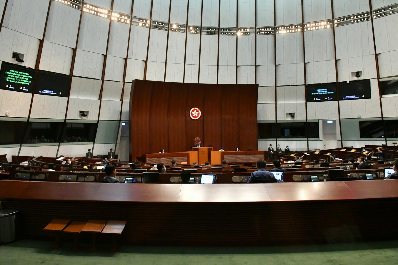 《国歌法》今续审 料明日表决 建制议员为防泛民歪招或将继续通宵留守