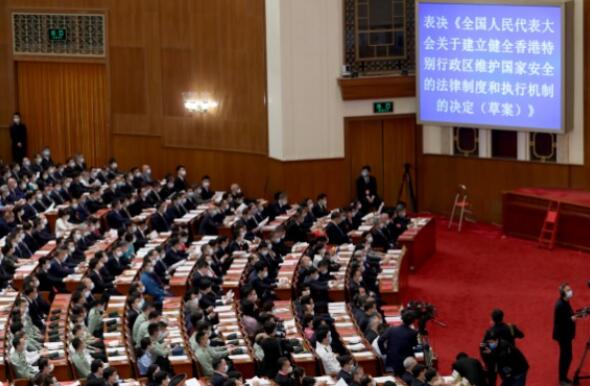 反對派區會「議」國安法 建制派譴責