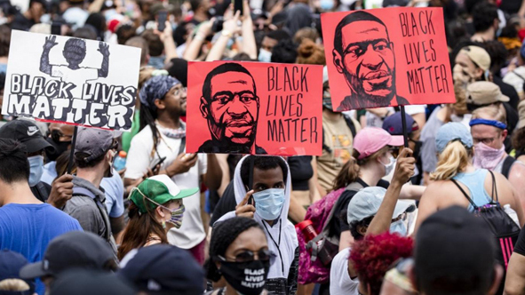 跪殺黑人警提堂保釋金千萬 佛洛伊德家人冀聯國介入查死因