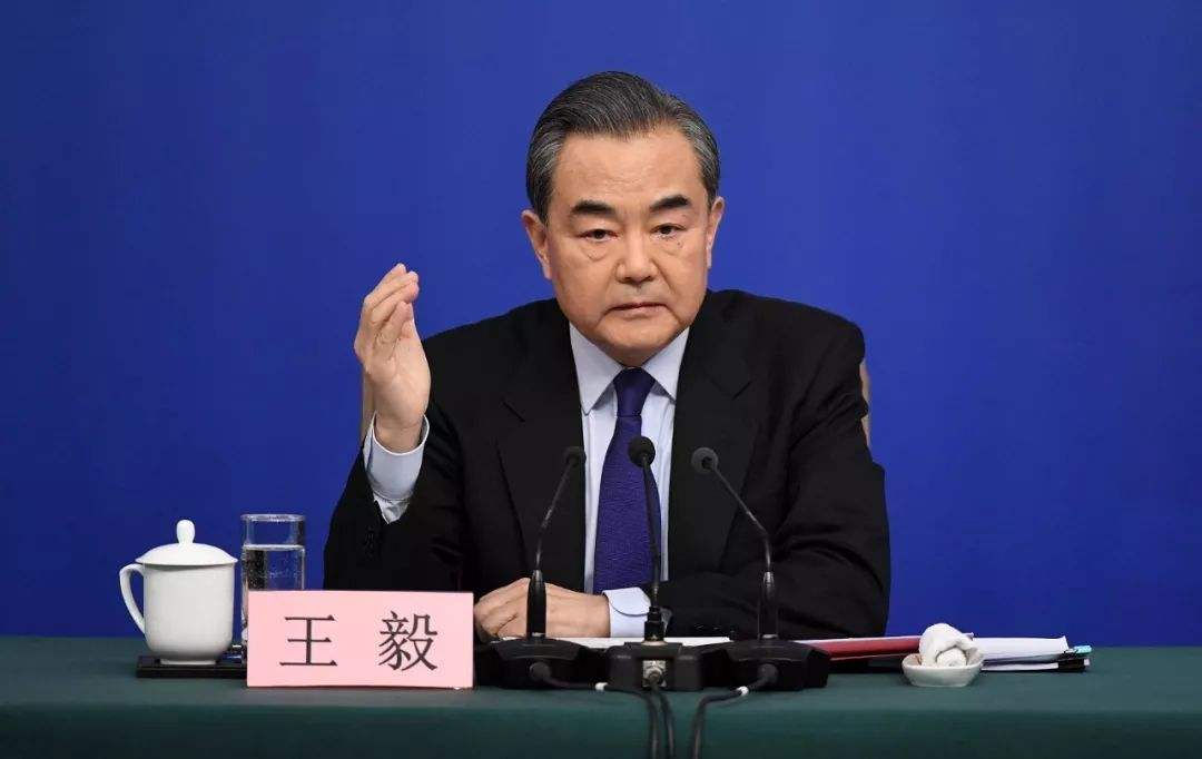 中方提醒英国在香港问题上不要双标 