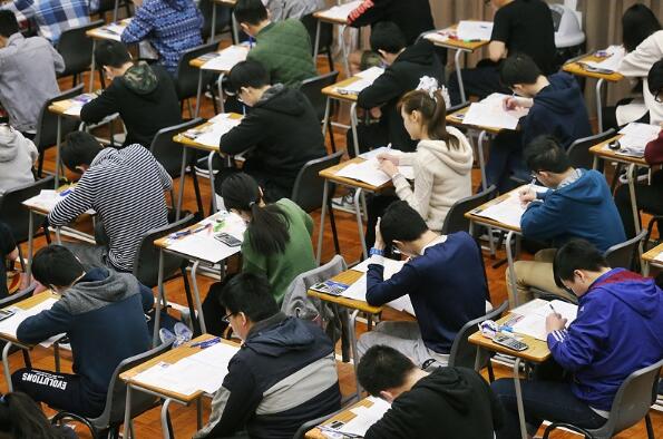 DSE争议歷史題取消 考評局月內提交報告