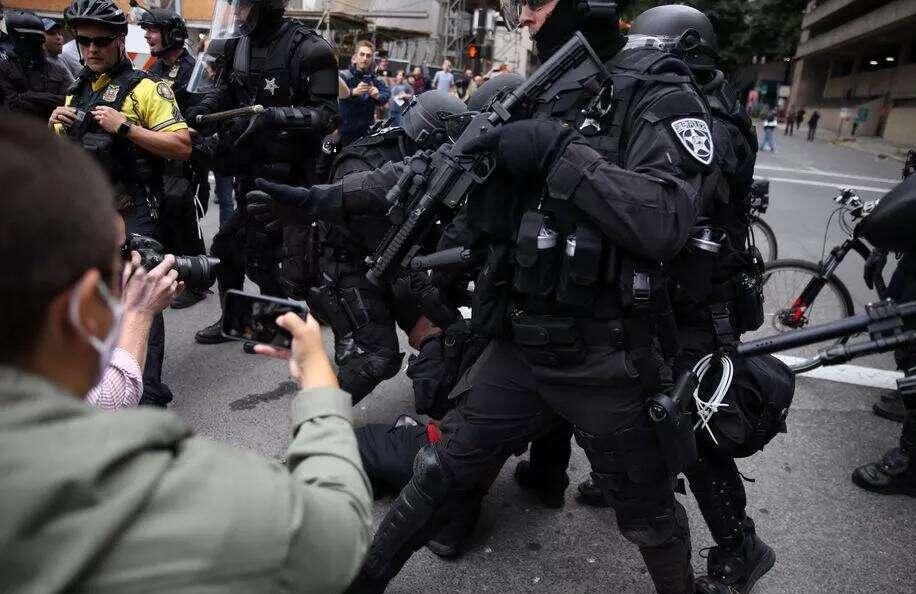 英擬加重判罰暴力示威者