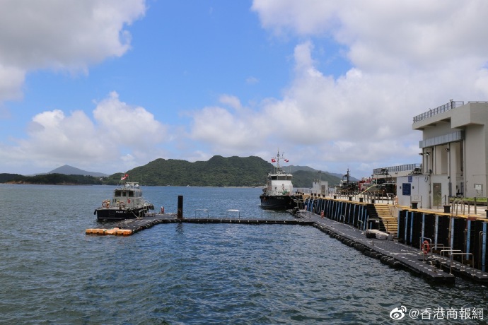 突发：西贡龙舟翻侧 13人堕海获救