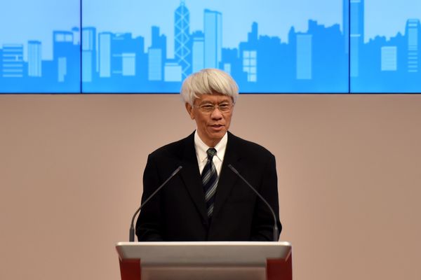 任志剛：拋空港元定損手離場