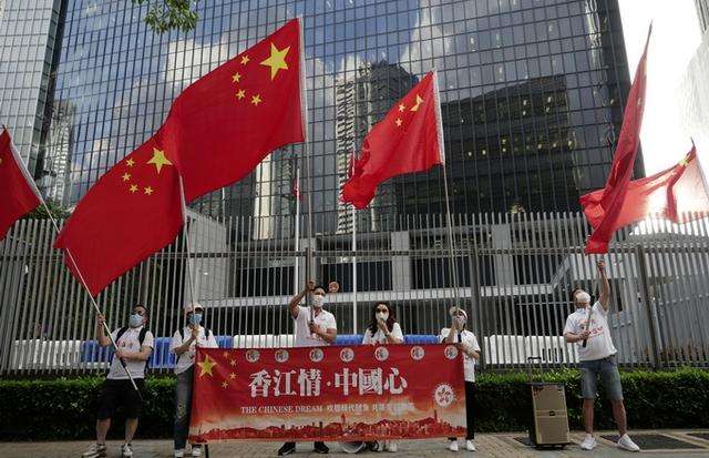 【人民锐评】在香港不能理直气壮“爱国”，岂非咄咄怪事？