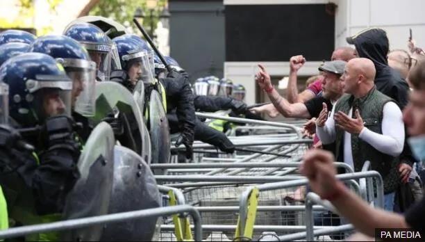 这个周末，英美皆不平静！约翰逊和特朗普都没招了