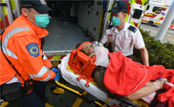 青衣焚化爐塌工作台10人傷 4人一度困瓦礫 百名消防搜救