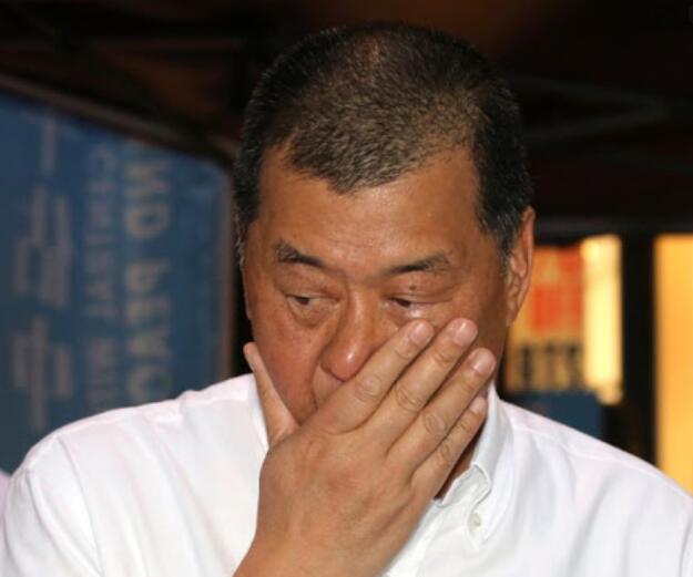 警方到黎智英涉無牌經營公司搜證