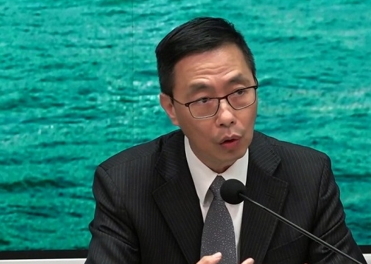 教局不可任由政治入侵校園
