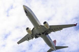 北京首都机场17日进出港航班近半取消 部分航司免费退票