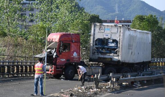 温岭爆炸槽罐车两司机确认死亡 为家中顶樑柱