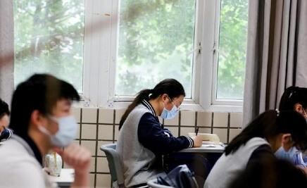 国家卫健委：今年高考中高风险地区考生全程戴口罩