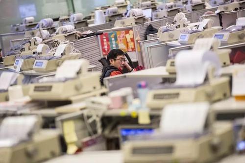 【港股】恒指涨0.73% 腾讯尾盘卖出34亿