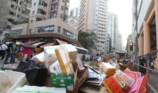 立會中止審議垃圾徵費草案