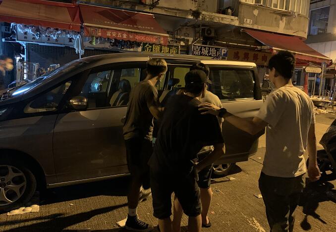 補習老師夥女大學生租豪宅開賭檔 警方拘捕11人