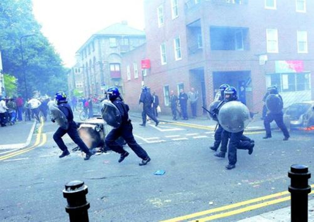 非法聚會暴力襲警 英「解封」之際亂象重生