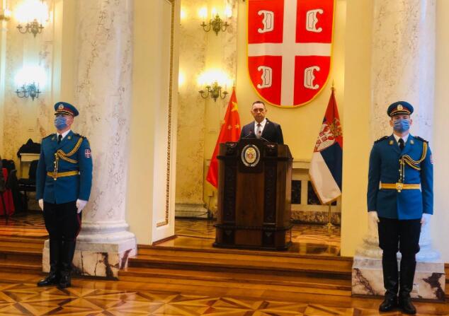 塞尔维亚国防部：防长确诊感染新冠 正在自我隔离