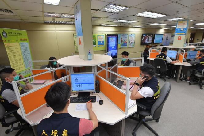 入境處半年接1.5萬宗滯留外地港人求助