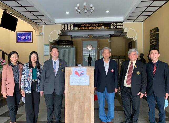 中国国际文化传播中心向泰国大学捐赠空气消毒机