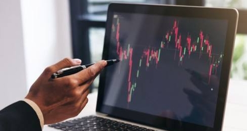 【开盘】沪指低开后翻红涨 券商、保险板块领涨