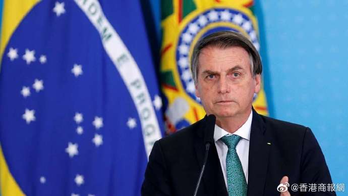 巴西总统确诊後接受採访 中途摘掉口罩