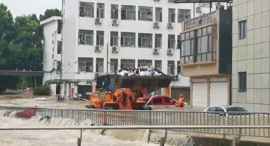 湖北黄梅近五百考生因暴雨被困 无法赴考