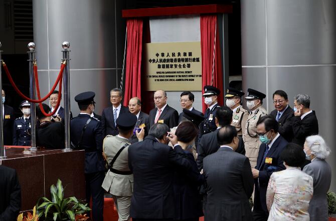 鄧炳強視察駐港國安公署周邊環境 確保安全