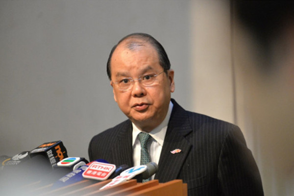 張建宗:本港第三波疫情爆發 需重新檢視何時推健康碼