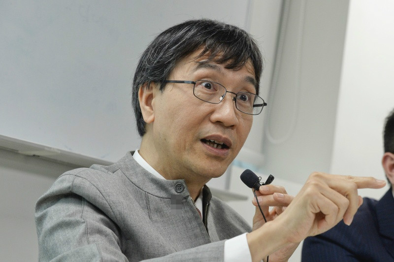 本港疫情比以往严重 袁国勇：市民要有防疫意志