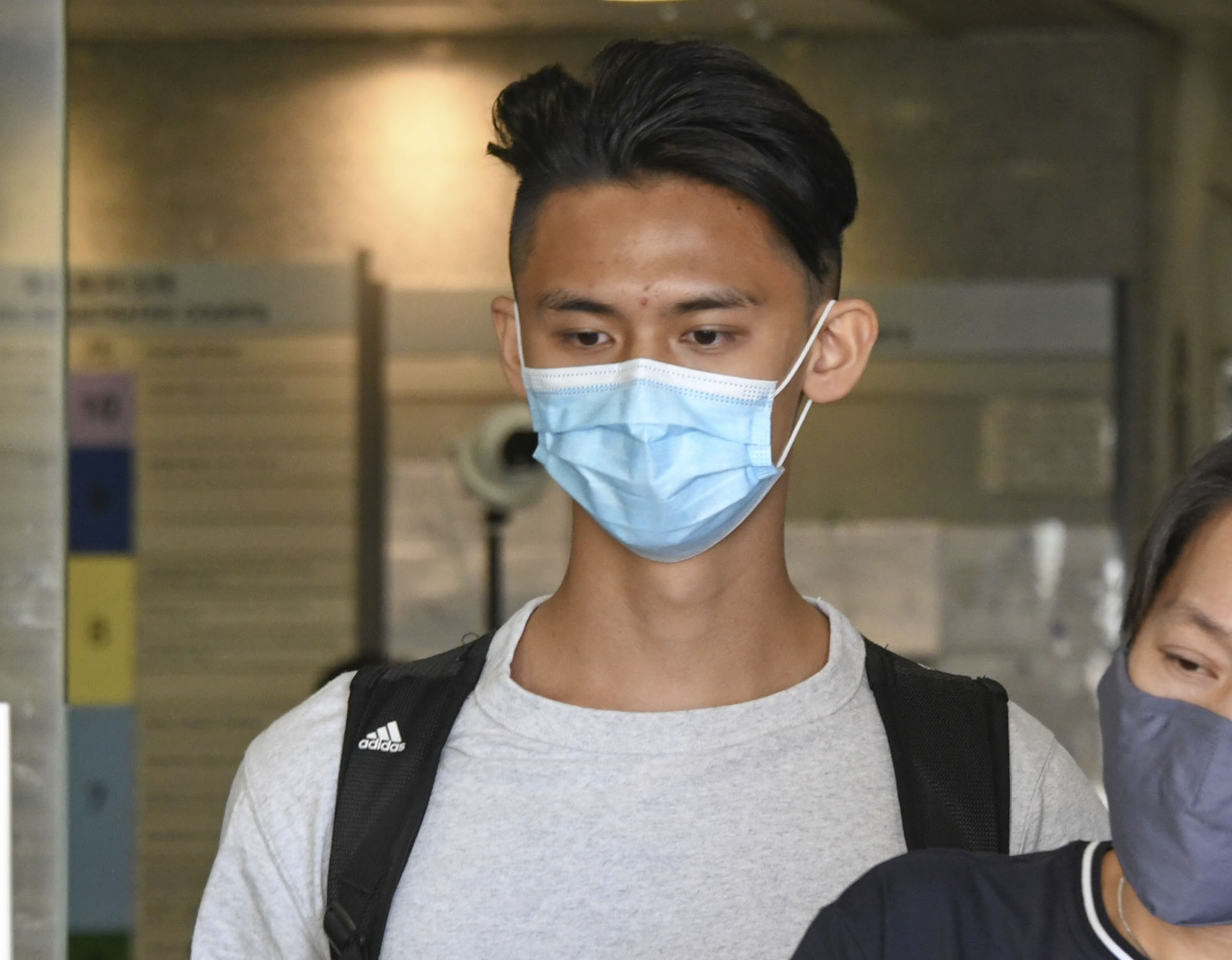 男生藏噴霧連打火機囚10月