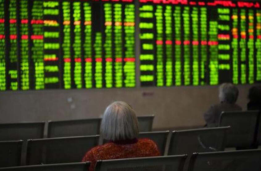 【午评】A股集体调整沪指跌1.39% 科技股大跌