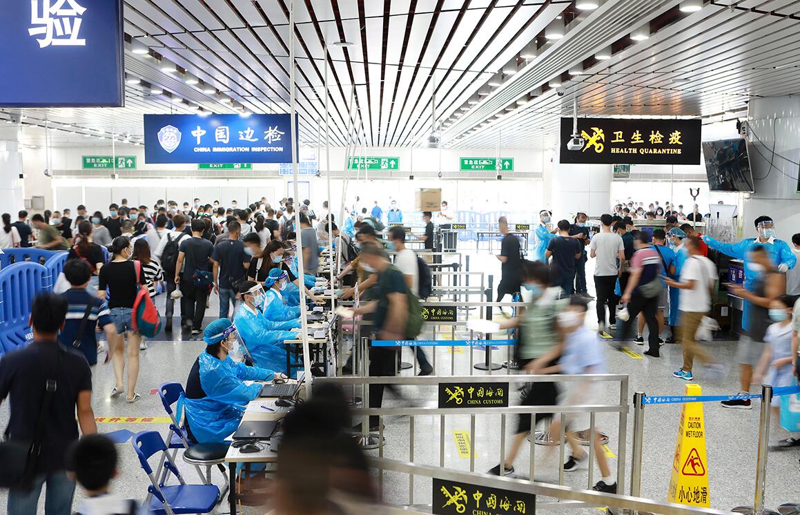 粵澳口岸恢復兩地人員正常往來首日通關暢順