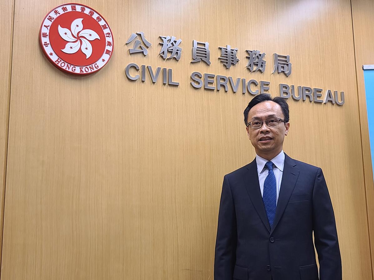 政府擬讓首長及敏感職位公務員先宣誓